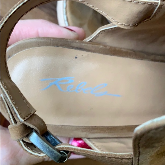 🧣LAST CHANCE Rebels Rayna suede peep toe booties - Picture 2 of 7